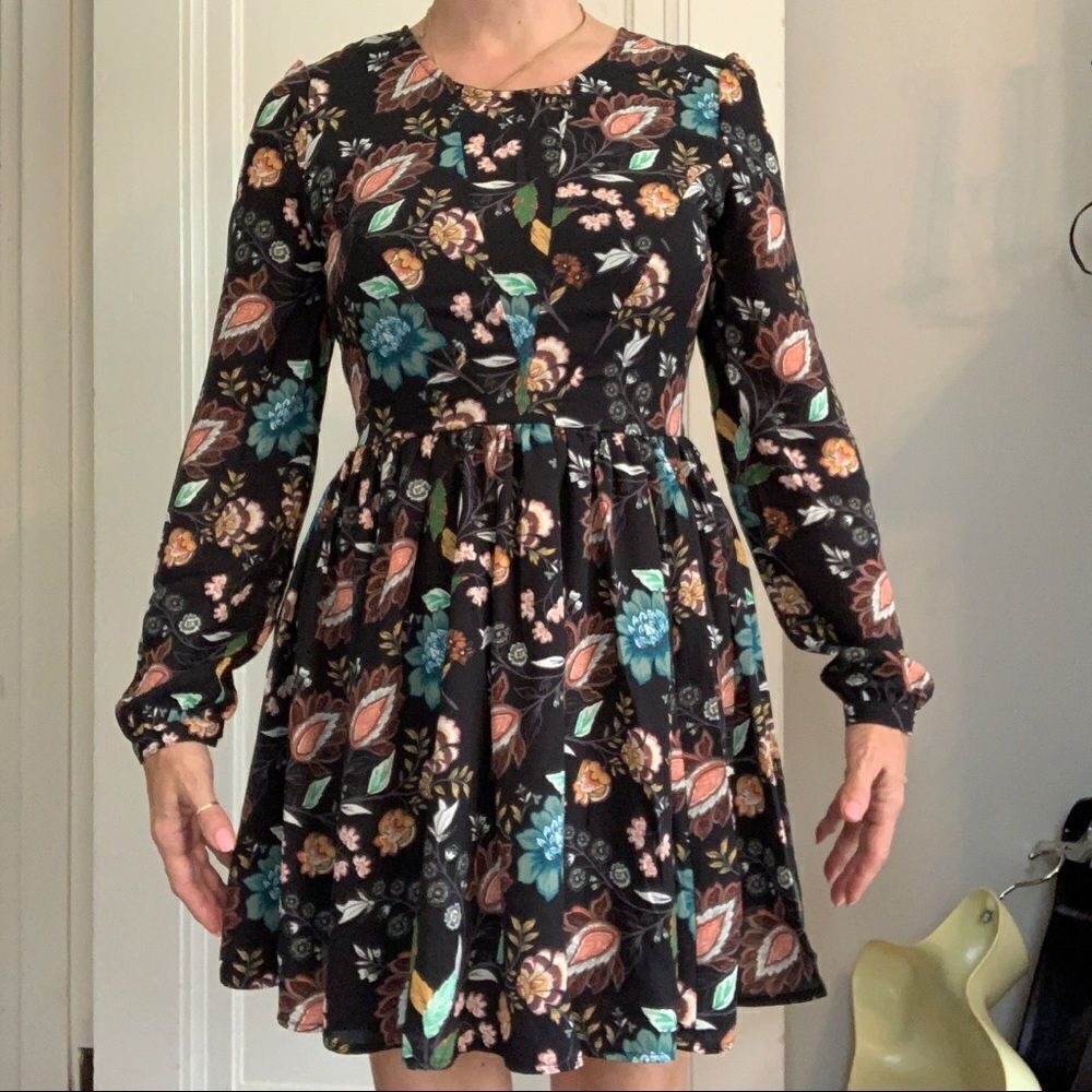 NWT Romeo & Juliet Couture black floral dress